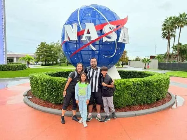 Famille en visite au Kennedy Space Center à Cap Canaveral