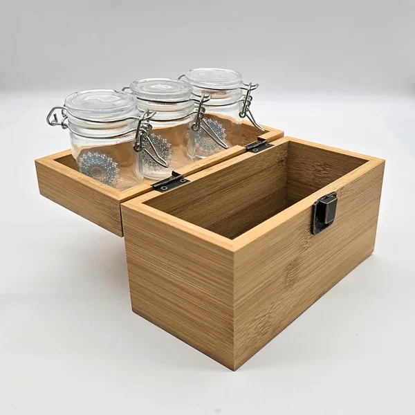 Boîte en bambou avec 3 bocaux — cadeau pour ceux qui aiment cuisiner